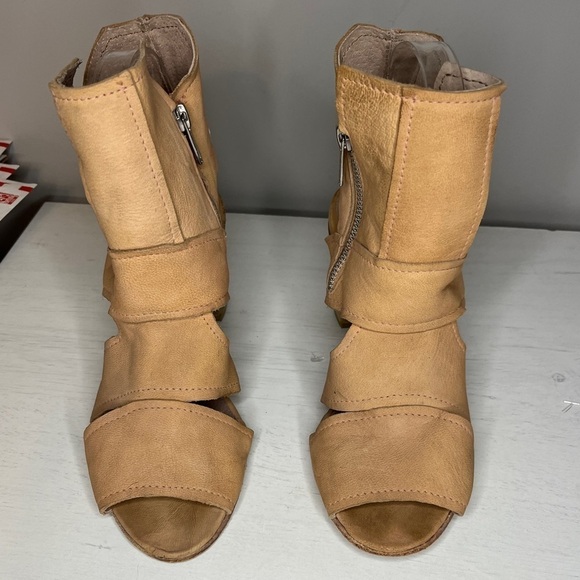 Free People Effie Stacked Heel Cut Out Leather Bootie - Picture 13 of 14